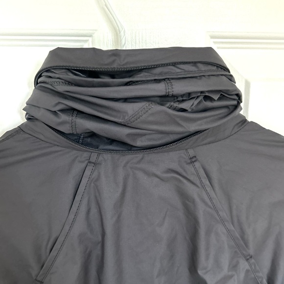 Lululemon Windbreaker Jacket, Black, Size 10 - Picture 11 of 12